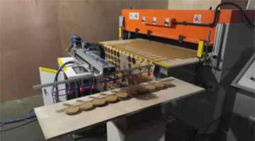 robot picking carton